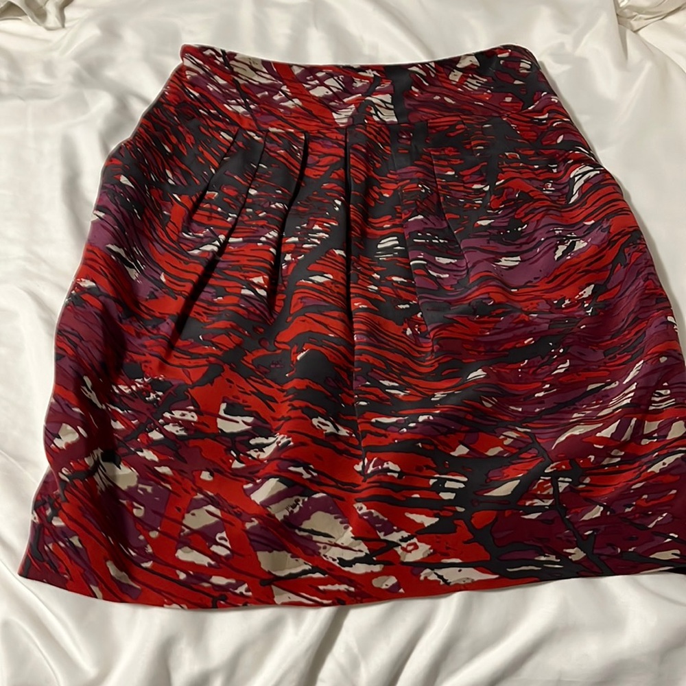 BCBG silky patterned skirt size 0